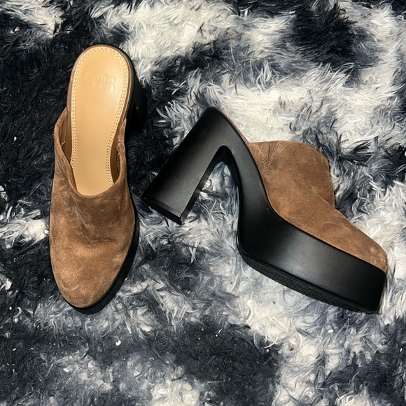 NWT Gianni Bini Bono So Chic Brown Suede Mules - Picture 2 of 5
